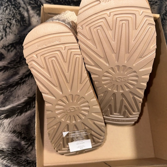 UGG Classic Solene Mini Bootie - Picture 7 of 8